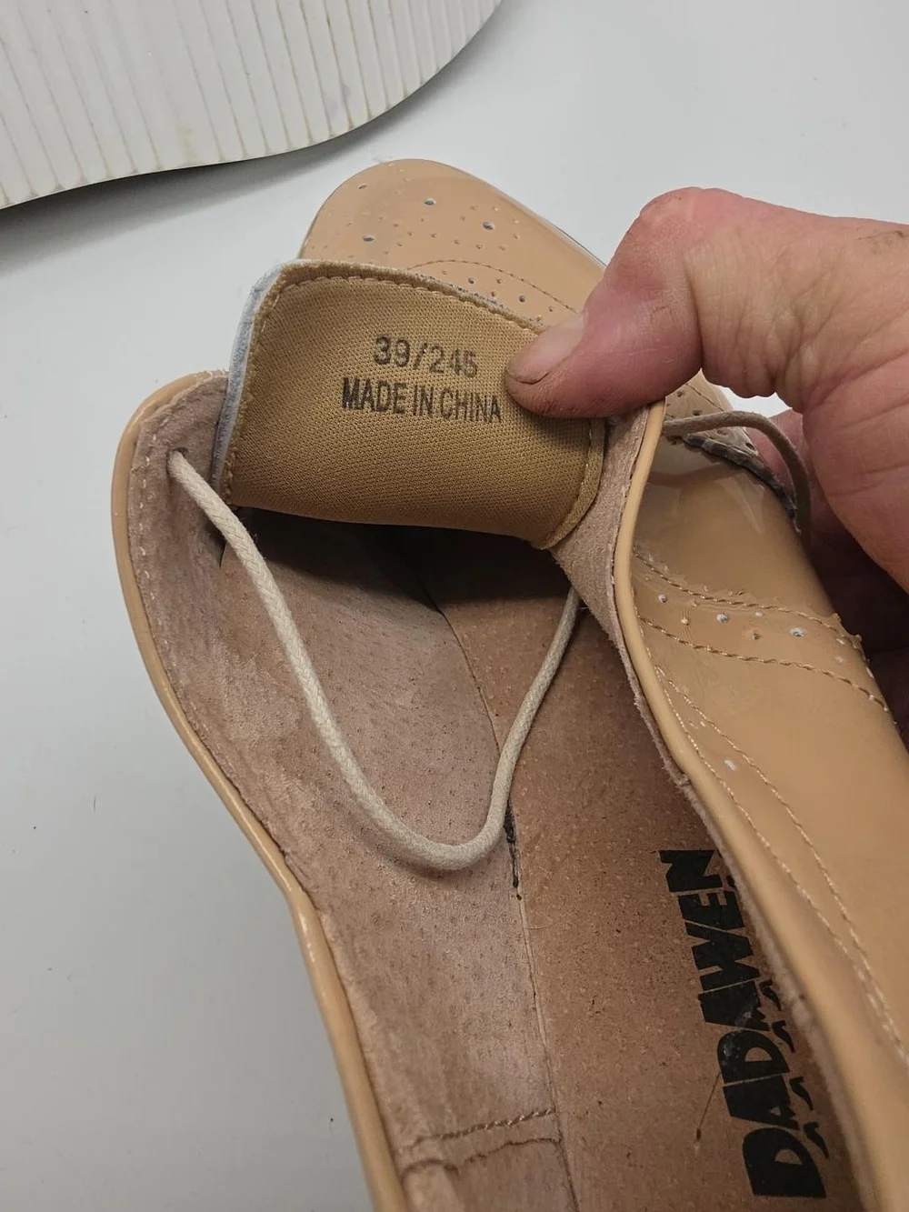 Men's Beige Wingtip Lace-Up Shoes